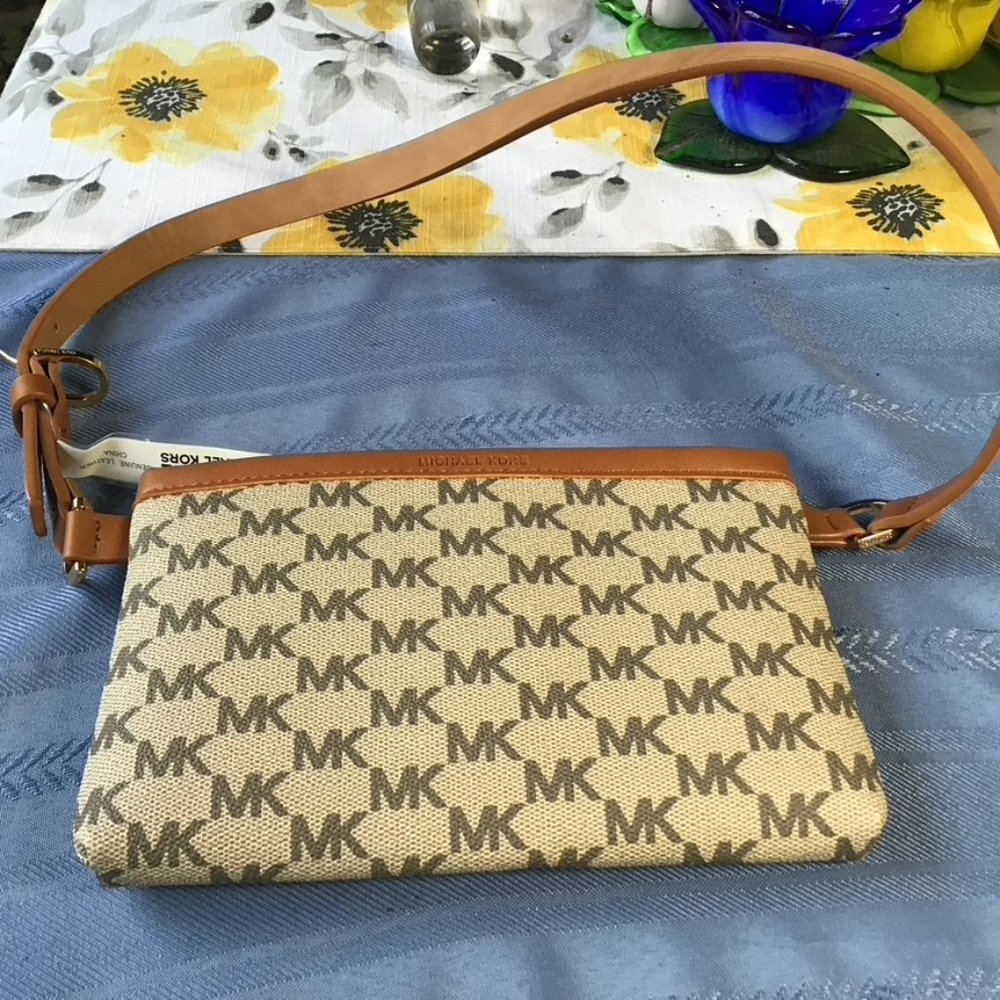 New Michael Kors  Small Bag With Tags PRICE FIRM Thanks 😃